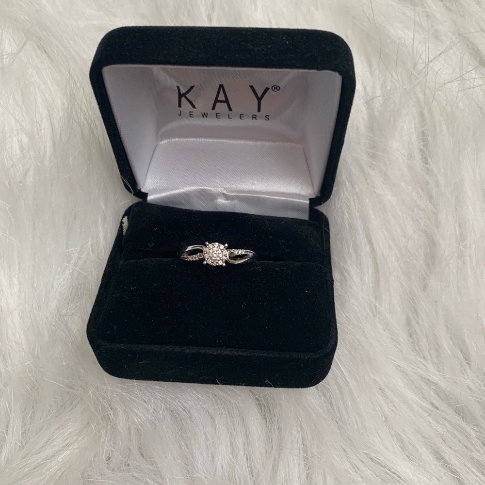 🆕Diamond engagement ring round cut 10k white gold - Picture 1 of 8